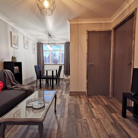 Palaz-2 bedroom flat Edmonton Eksteriør billede