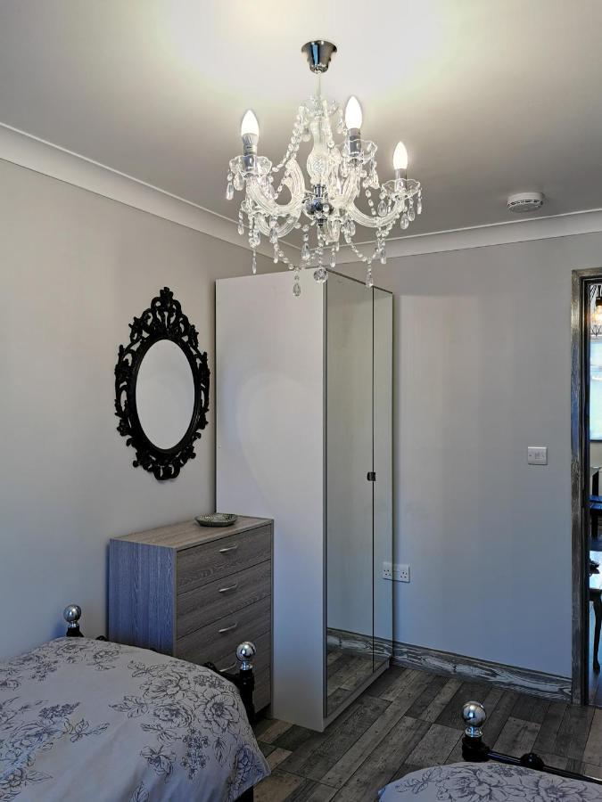 Palaz-2 bedroom flat Edmonton Eksteriør billede