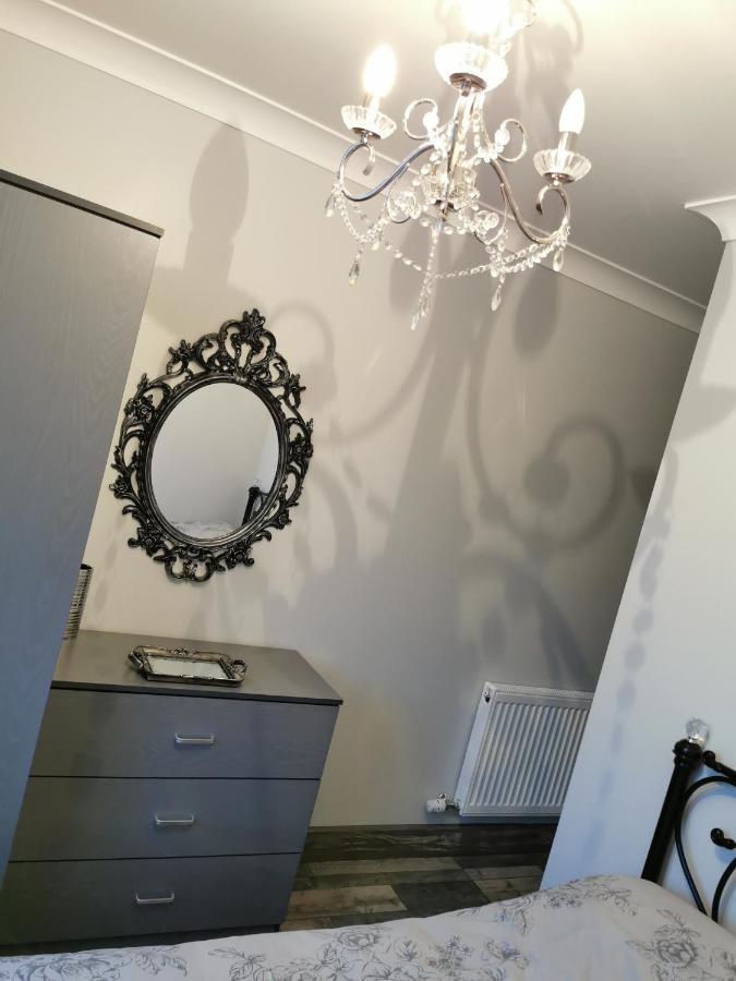 Palaz-2 bedroom flat Edmonton Eksteriør billede