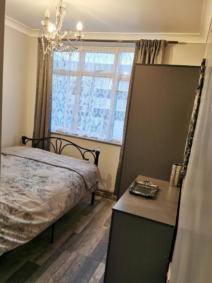 Palaz-2 bedroom flat Edmonton Eksteriør billede