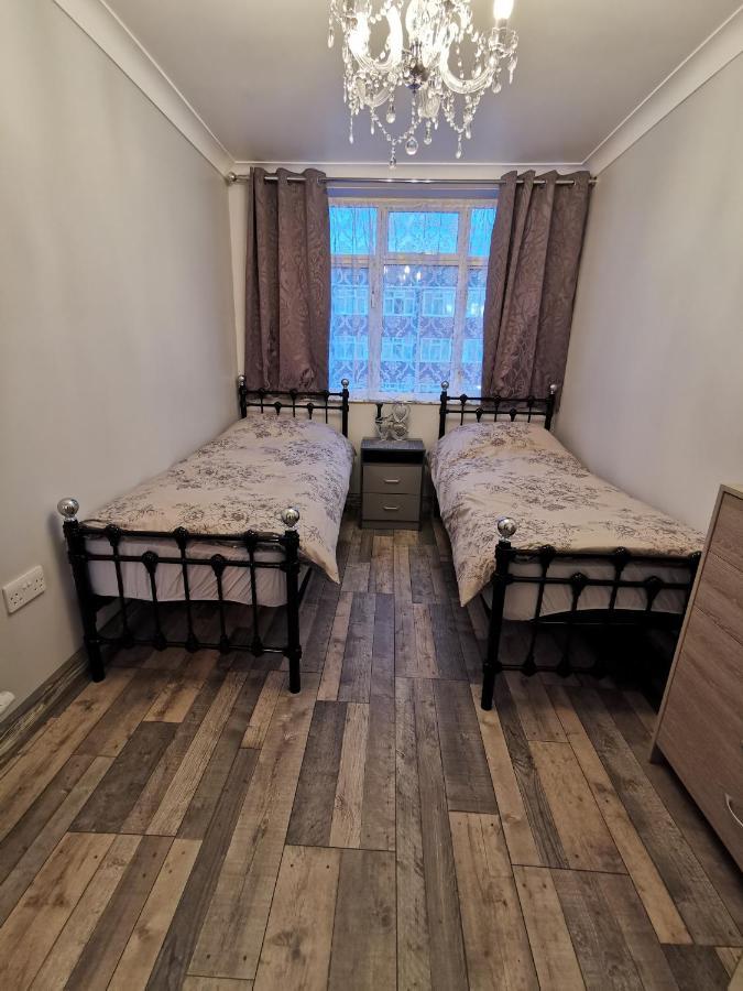 Palaz-2 bedroom flat Edmonton Eksteriør billede