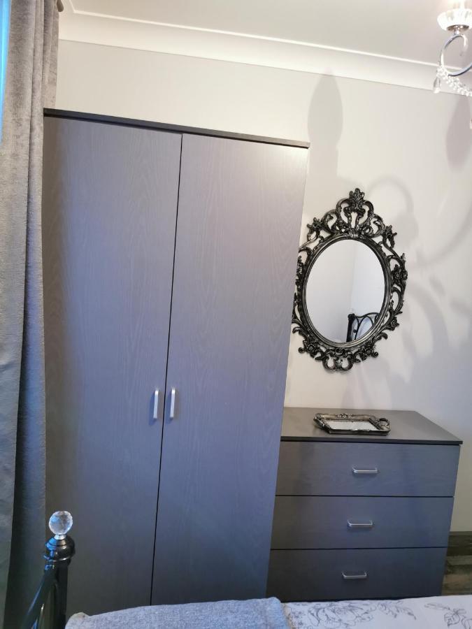 Palaz-2 bedroom flat Edmonton Eksteriør billede
