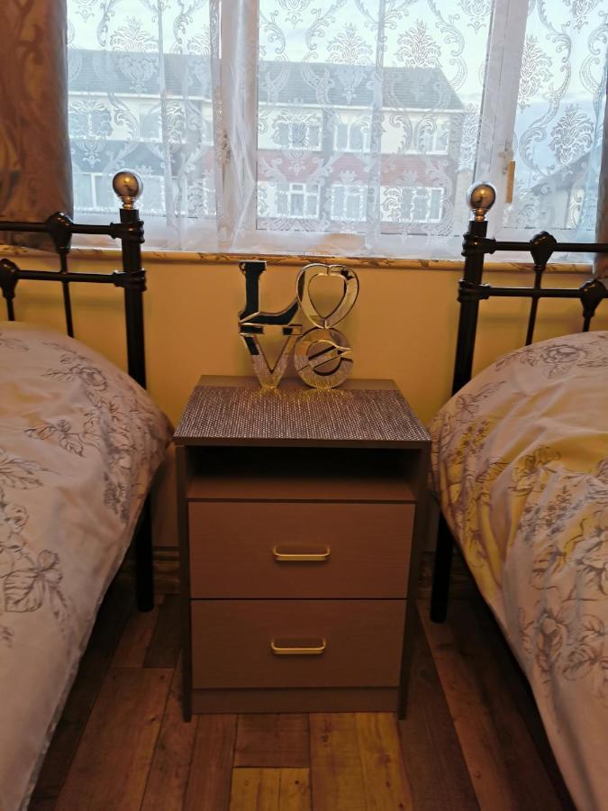 Palaz-2 bedroom flat Edmonton Eksteriør billede