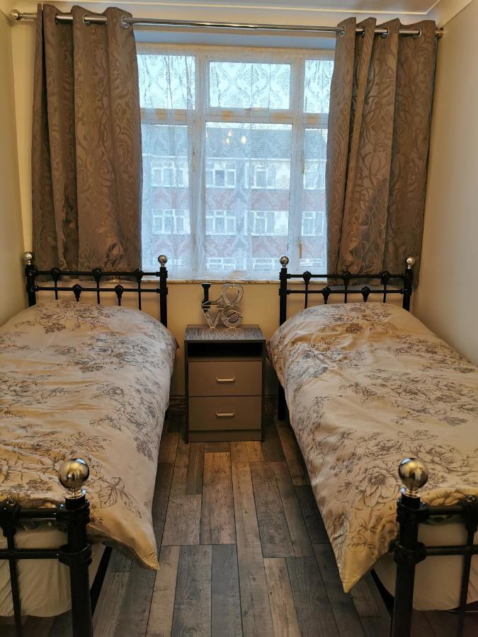 Palaz-2 bedroom flat Edmonton Eksteriør billede