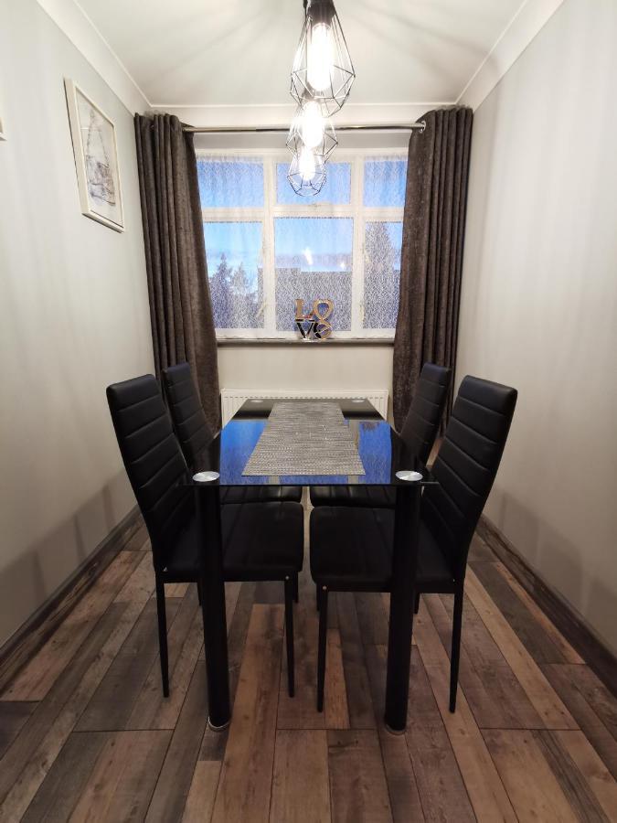 Palaz-2 bedroom flat Edmonton Eksteriør billede