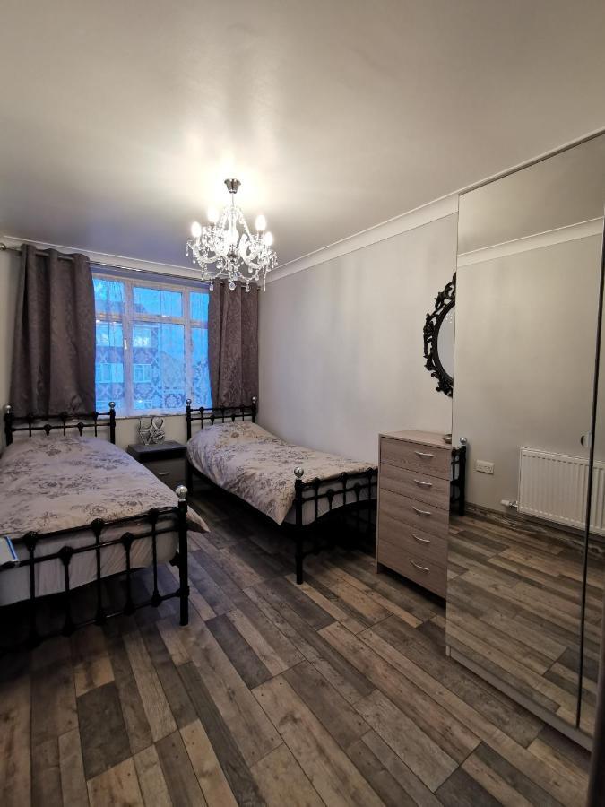 Palaz-2 bedroom flat Edmonton Eksteriør billede