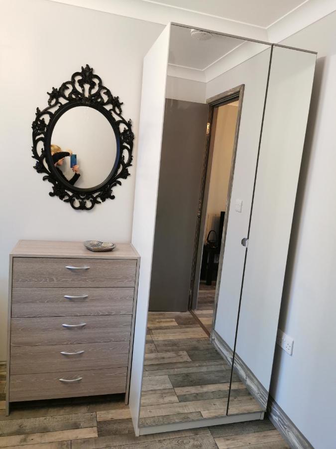 Palaz-2 bedroom flat Edmonton Eksteriør billede