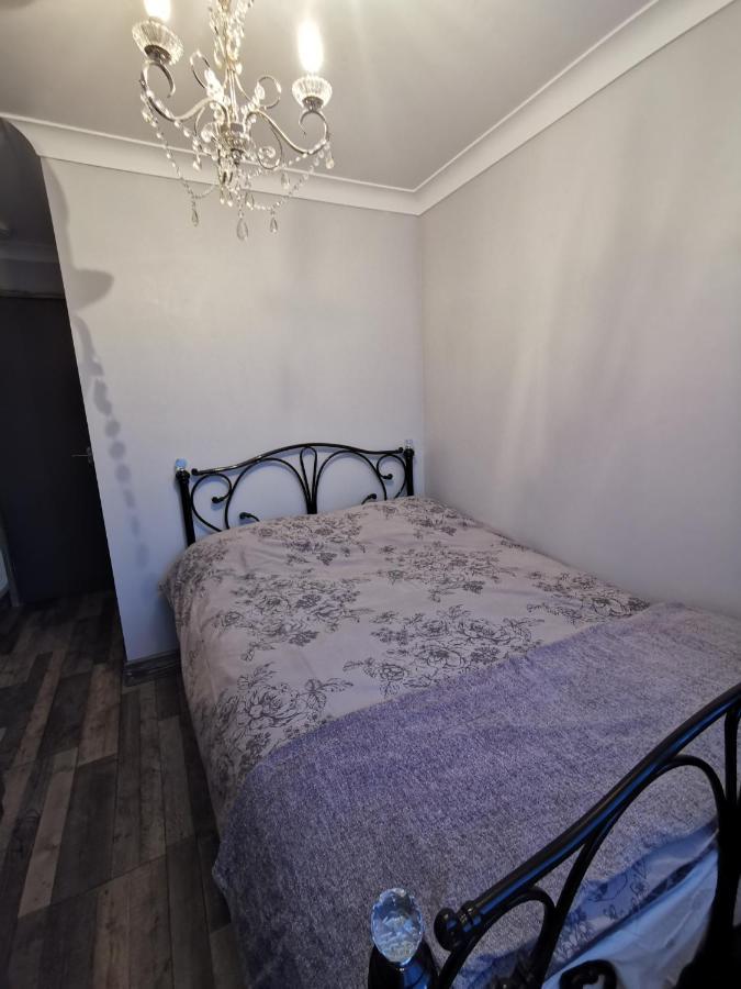 Palaz-2 bedroom flat Edmonton Eksteriør billede