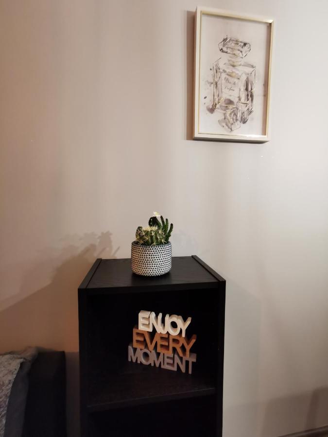 Palaz-2 bedroom flat Edmonton Eksteriør billede